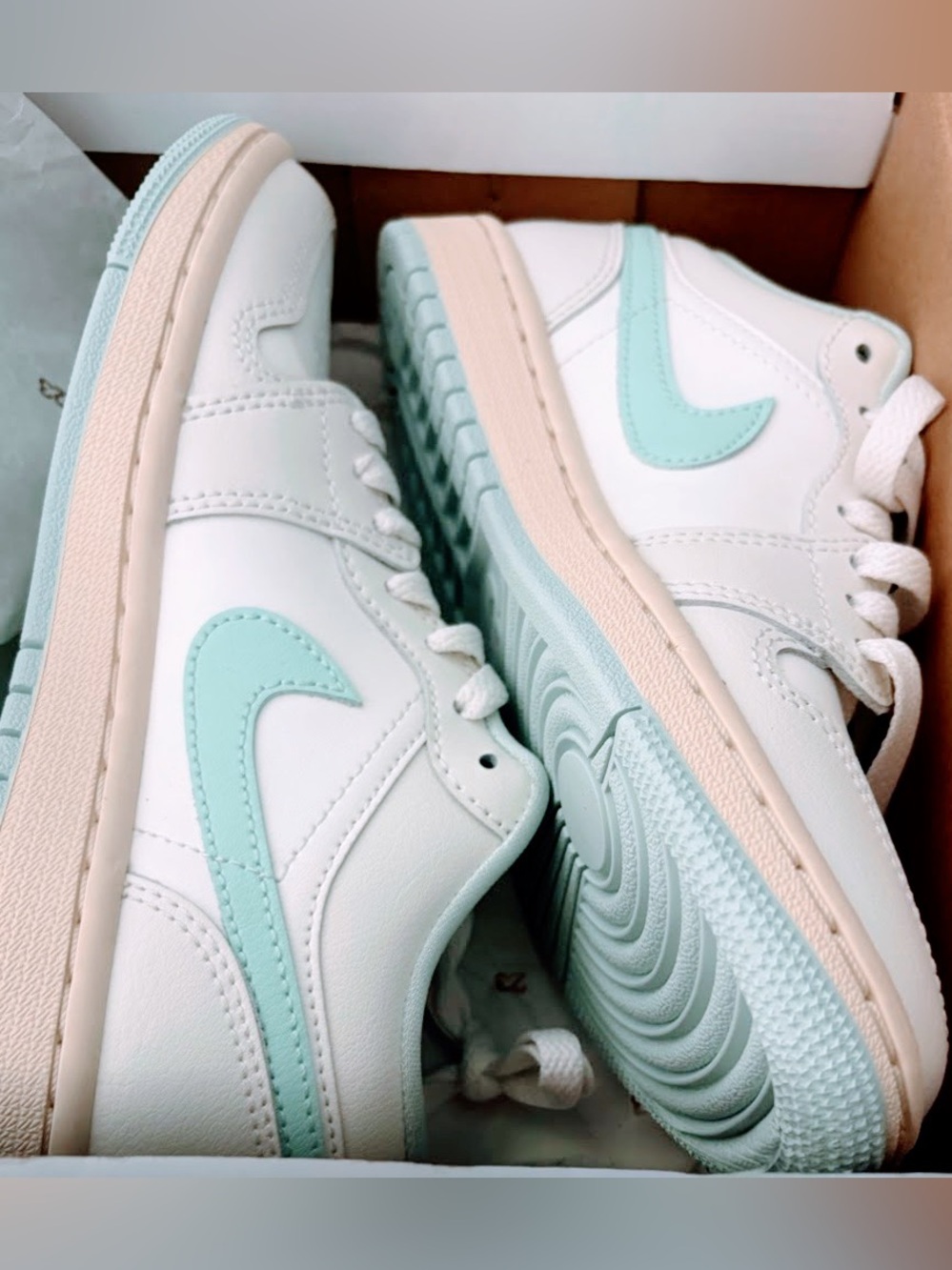 Women's Low-Top Nike Air Jordan 1 Sneakers in shade ‘Sail/Igloo’